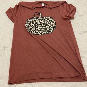 Excellent condition fall graphic tee